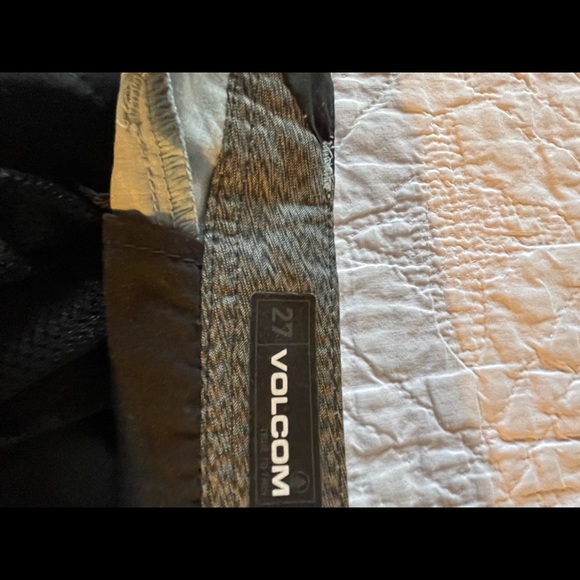 Volcom Shorts - Youth Waist Size 27 - Picture 8 of 11